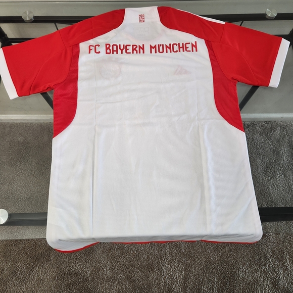 Bayern Munich White and Red Soccer Jersey - Picture 3 of 3